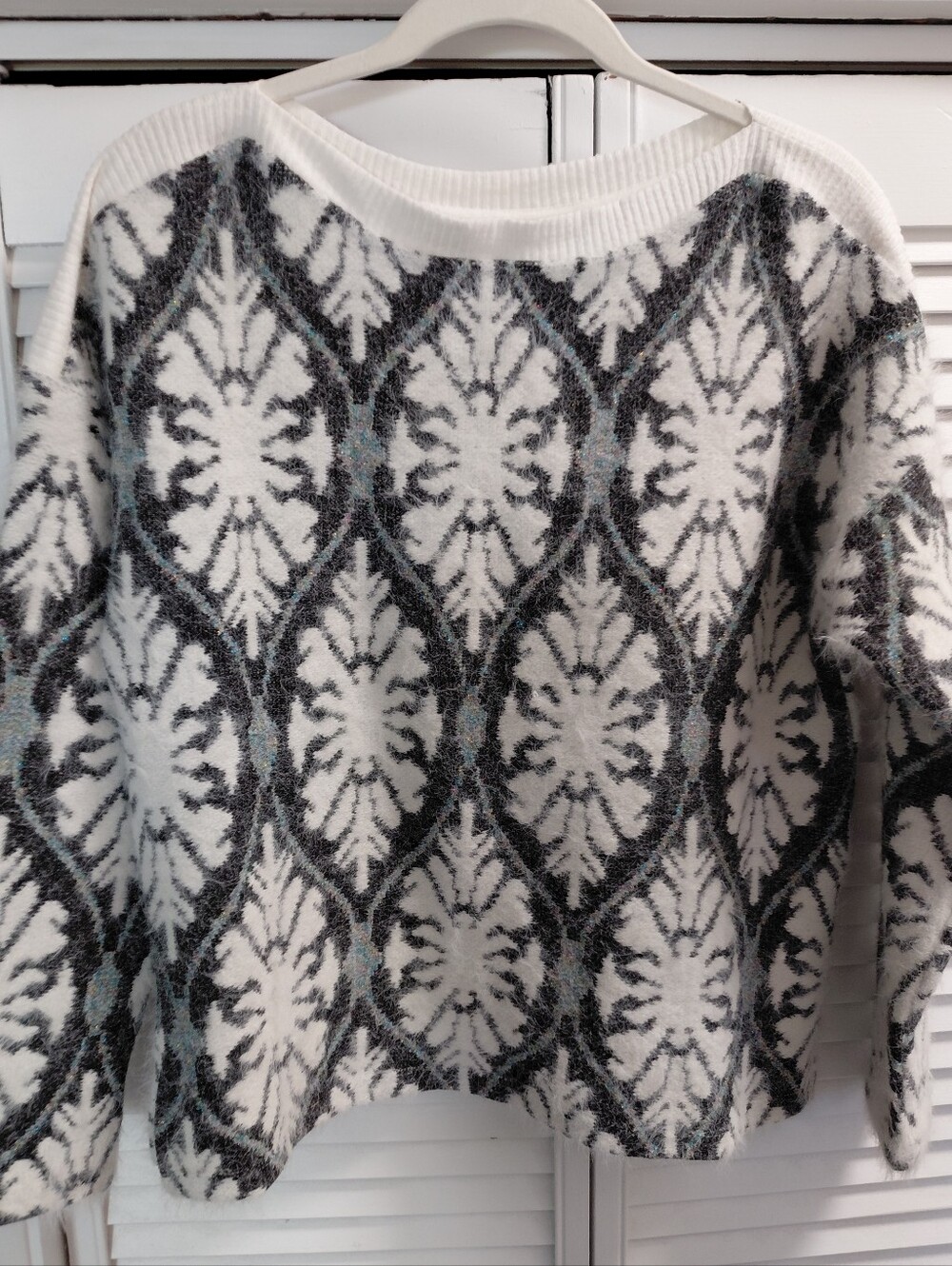Melloday White Gray Angora Like Shimmery Women’s Sweater